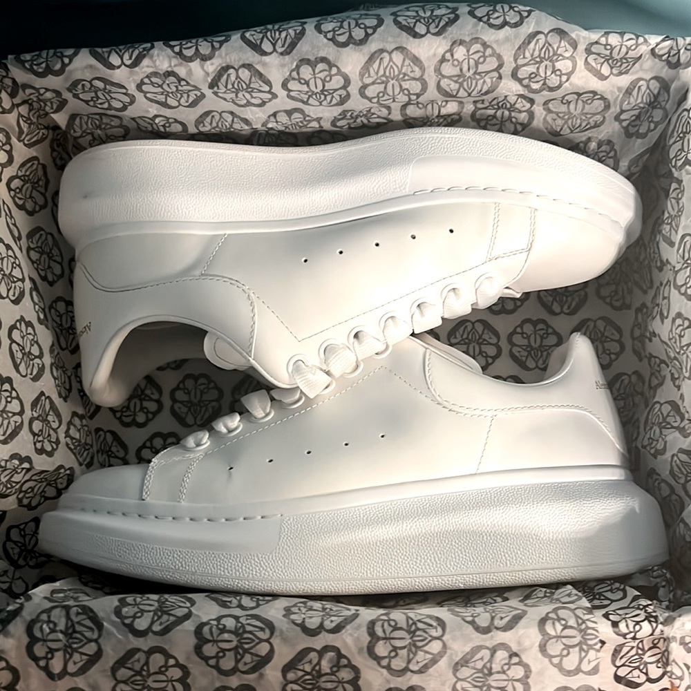 Size : 39, Color: White on white ,Condition: Never touched